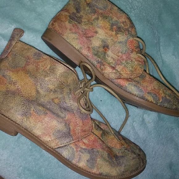 Floral print cloth booties - Picture 2 of 4